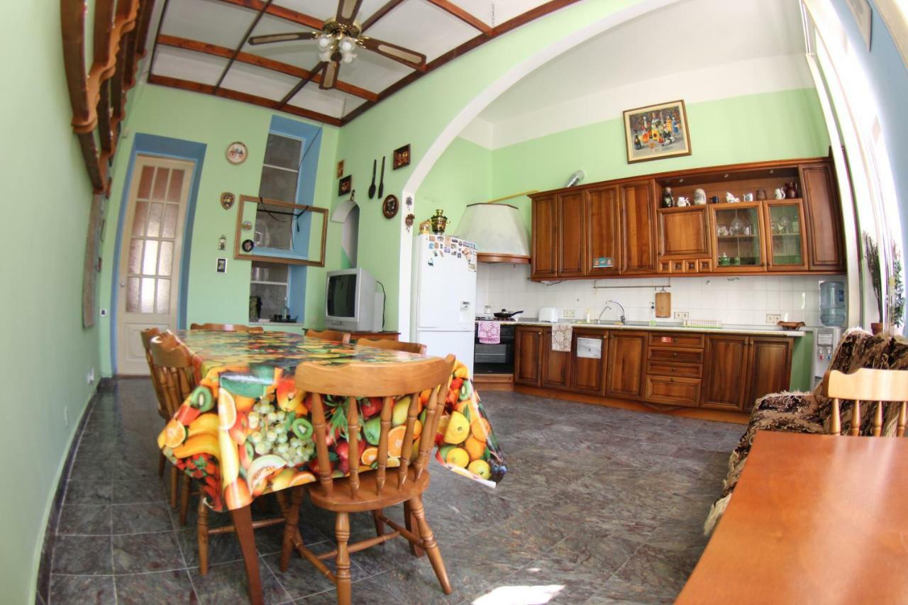 Orpheus Hostel And Apartments Odessa Luaran gambar
